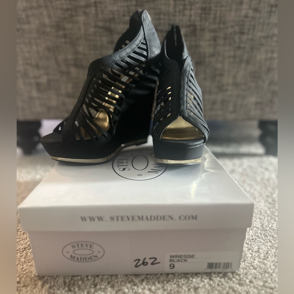 Steve Madden Wresse Black Platform Wedge Cage Sandal